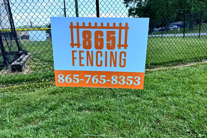 865 Fencing: Yard sign